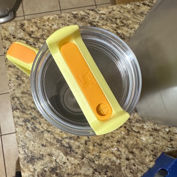 Stanley the quencher H2.0 tumbler 40oz color sunshine /**S2** - Picture 6 of 8